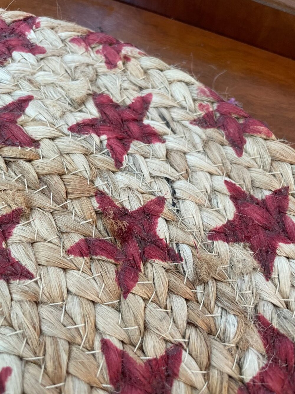 Set of 2 Stars & Stripes Jute Round Placemats Reversible Red Stars USA - Picture 9 of 9